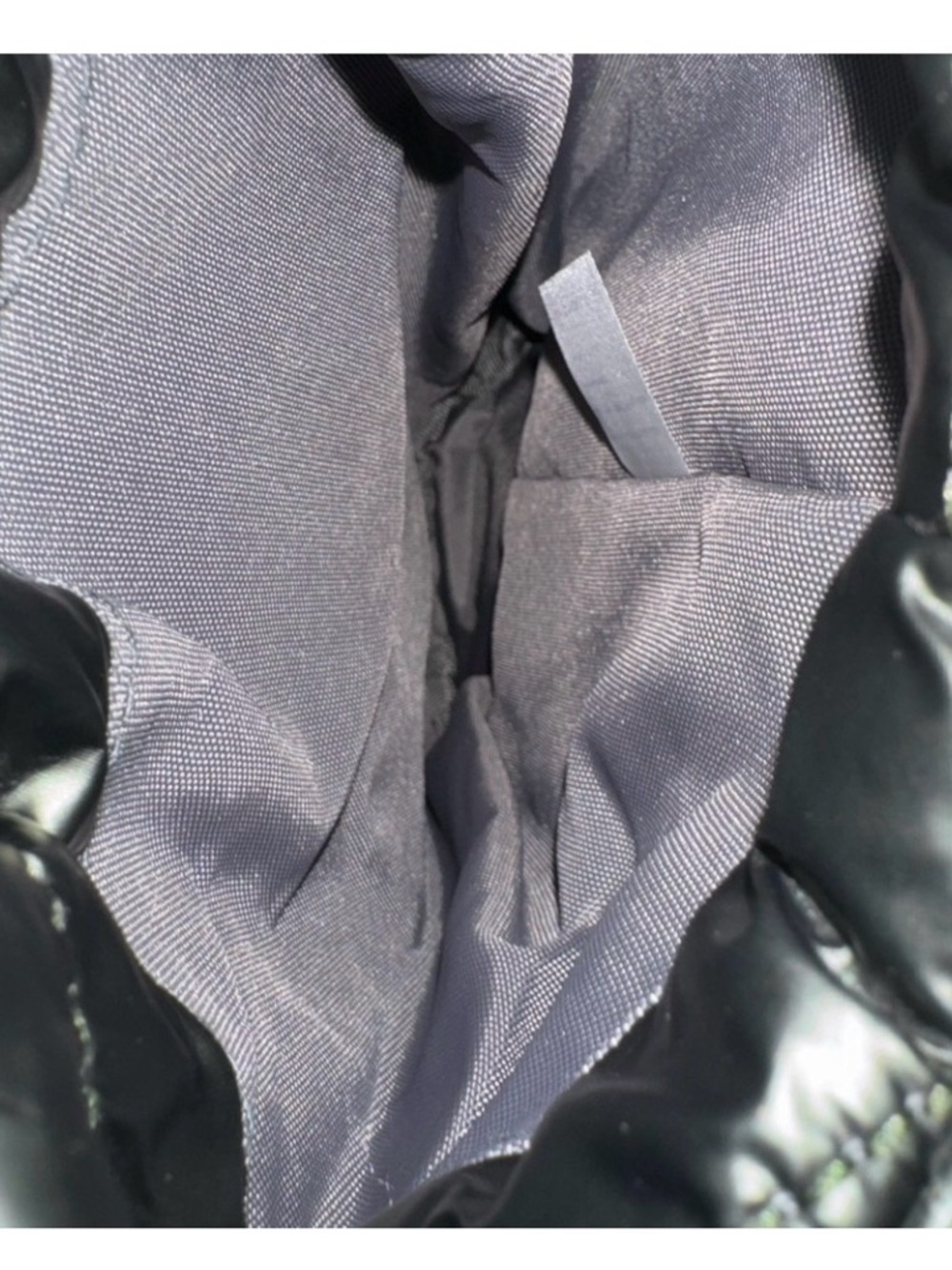 NWT•Wanderfull Hydro Bag•Shiny Black Quilted Sling Belt Bag•Missing Strap - Picture 5 of 7